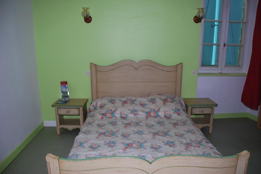 Chambres D'Hotes Le Clos Ambels Ambialet Δωμάτιο φωτογραφία